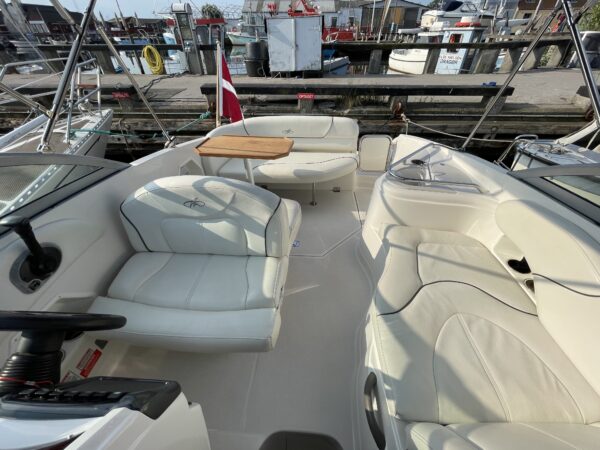 Monterey 250 Cruiser - Image 8