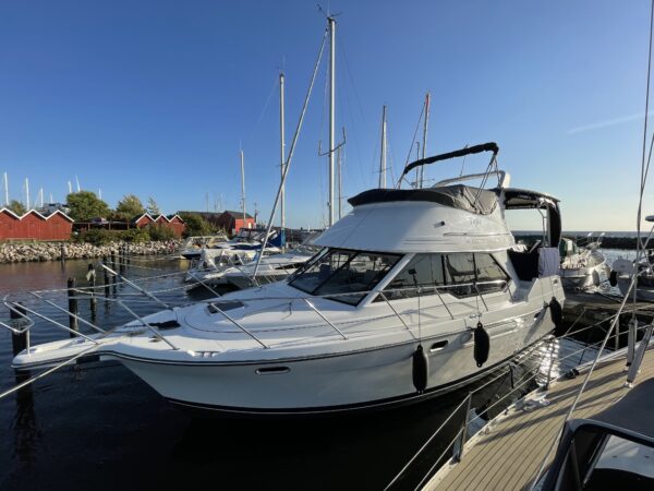 Bayliner 3587