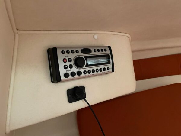 Sea Ray 220 Sun Sport - Image 10