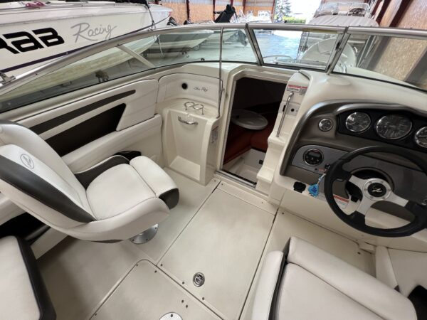 Sea Ray 220 Sun Sport - Image 7