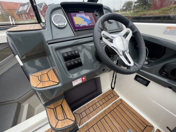 Uttern D70 Mercury 300 HK V8 - Image 13
