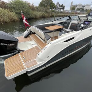 Uttern D70 Mercury 300 HK V8