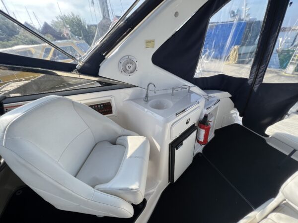 Regal 2860 Window Express - Image 25