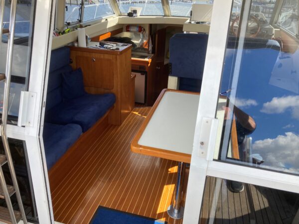 Sunseeker 35 Flybridge - Image 9