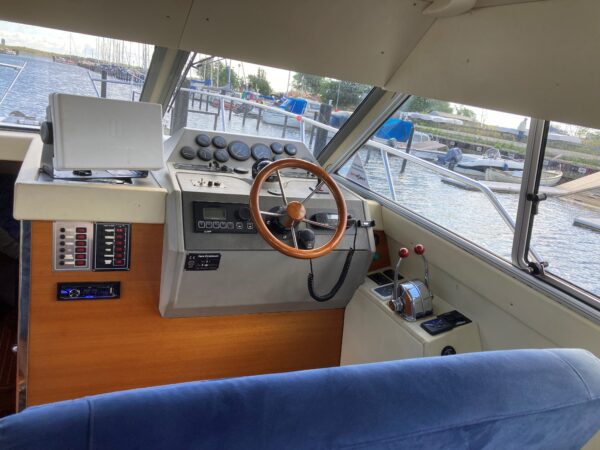 Sunseeker 35 Flybridge - Image 11