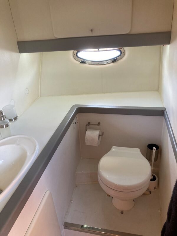 Sunseeker 35 Flybridge - Image 20