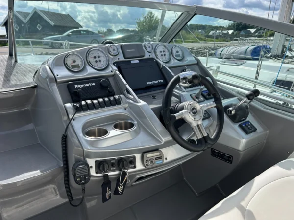 Monterey 355 Sport Yacht - Image 10