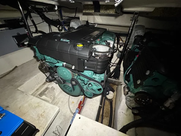Monterey 355 Sport Yacht - Image 24
