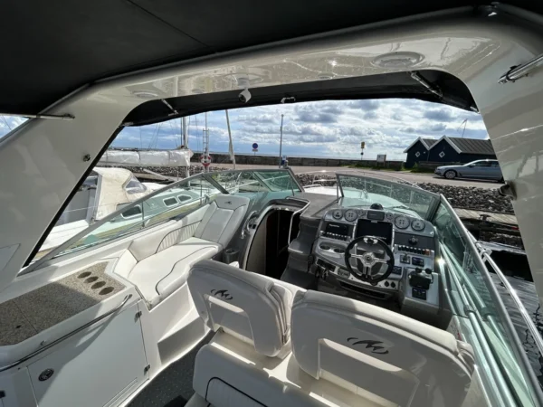 Monterey 355 Sport Yacht - Image 9