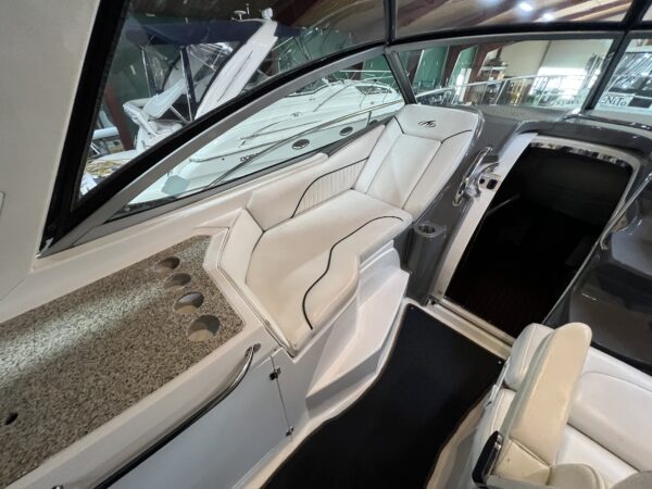 Monterey 355 Sport Yacht - Image 13