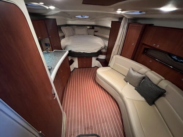 Monterey 355 Sport Yacht - Image 15