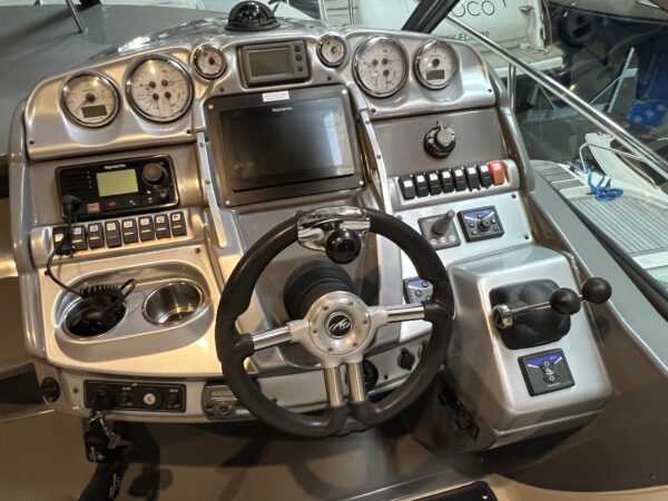 Monterey 355 Sport Yacht - Image 11