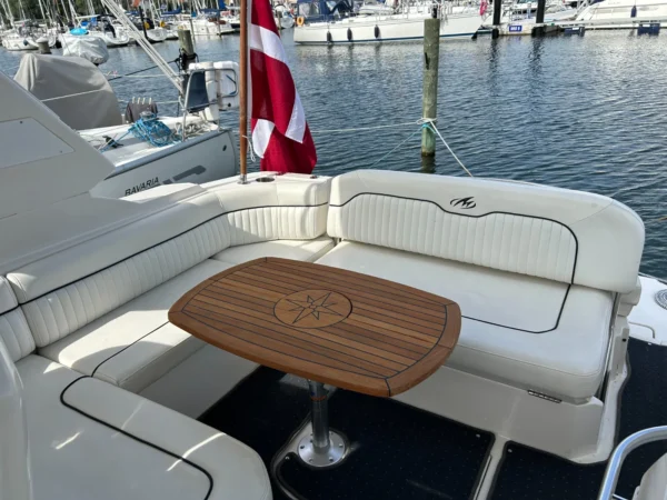 Monterey 355 Sport Yacht - Image 8