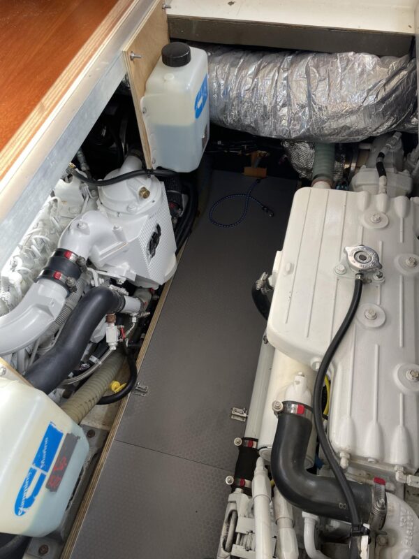 Jeanneau Prestige 39 Flybridge - Image 40