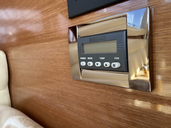 Jeanneau Prestige 39 Flybridge - Image 35