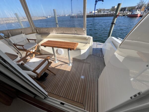 Jeanneau Prestige 39 Flybridge - Image 9