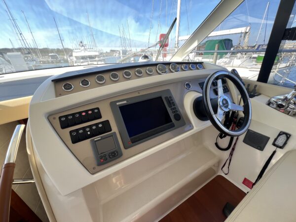 Jeanneau Prestige 39 Flybridge - Image 21