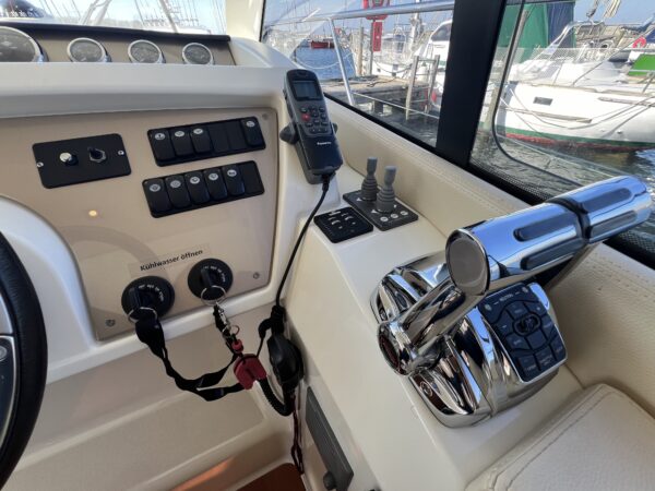 Jeanneau Prestige 39 Flybridge - Image 22