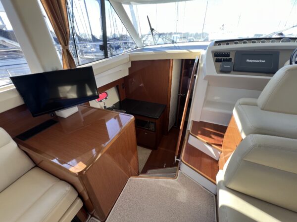 Jeanneau Prestige 39 Flybridge - Image 23
