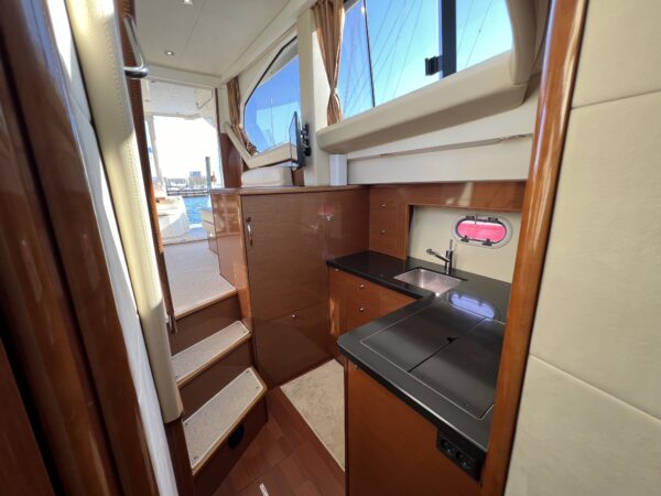 Jeanneau Prestige 39 Flybridge - Image 25