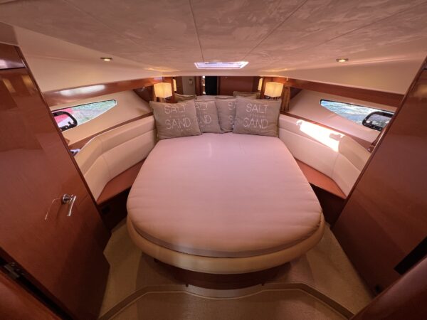 Jeanneau Prestige 39 Flybridge - Image 27