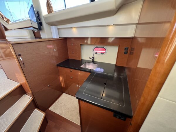 Jeanneau Prestige 39 Flybridge - Image 32