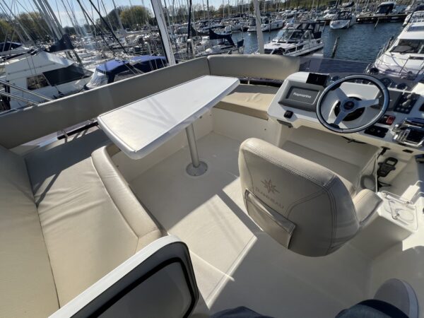 Jeanneau Prestige 39 Flybridge - Image 10