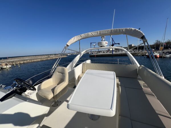 Jeanneau Prestige 39 Flybridge - Image 11