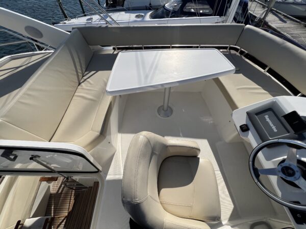 Jeanneau Prestige 39 Flybridge - Image 12