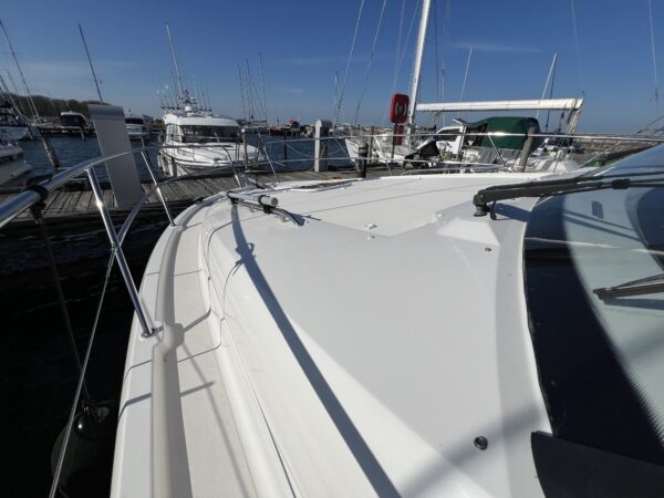 Jeanneau Prestige 39 Flybridge - Image 3