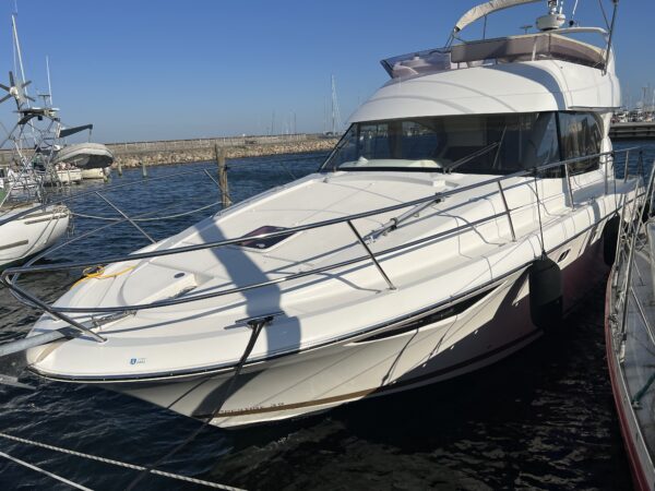 Jeanneau Prestige 39 Flybridge - Image 2