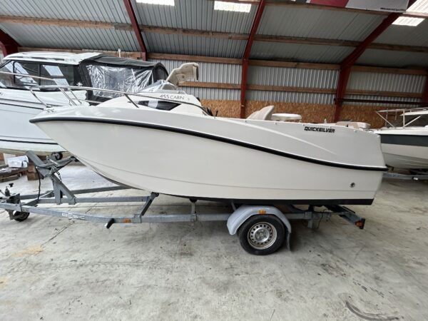 Quicksilver 455 Cabin / Med Trailer