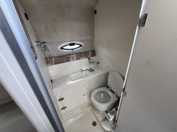 Stingray 240 CS - Image 18