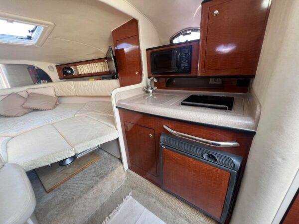 Sea Ray 315 Sundancer - Image 15