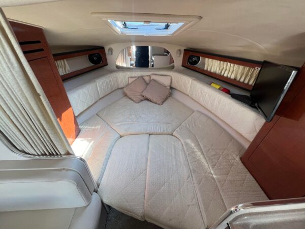 Sea Ray 315 Sundancer - Image 14