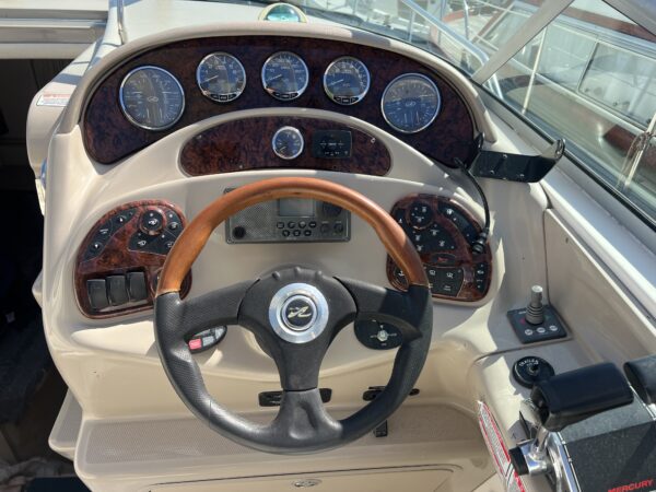 Sea Ray 315 Sundancer - Image 12