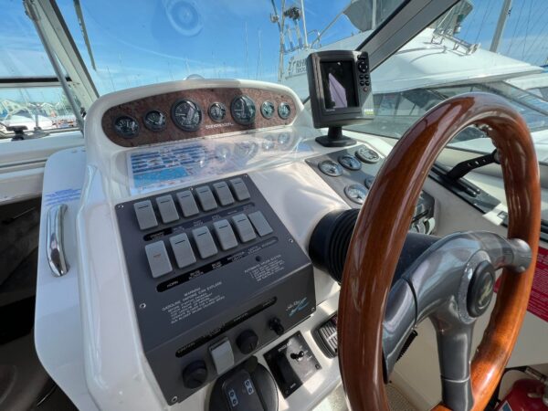 Sea Ray Sundancer 270 - Image 12