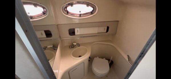 Sea Ray Sundancer 270 - Image 20