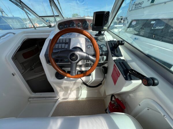 Sea Ray Sundancer 270 - Image 11