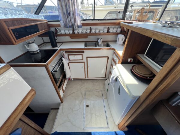 Bayliner 4050 Bodega - Image 22