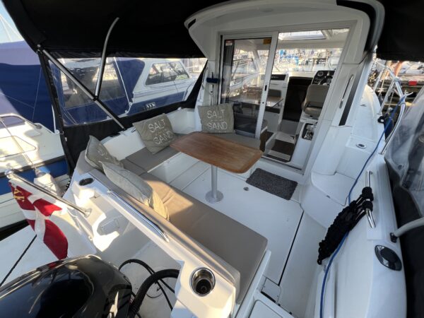 Beneteau Antares 8 - Image 6