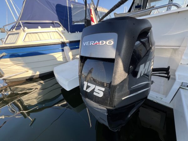 Beneteau Antares 8 - Image 4