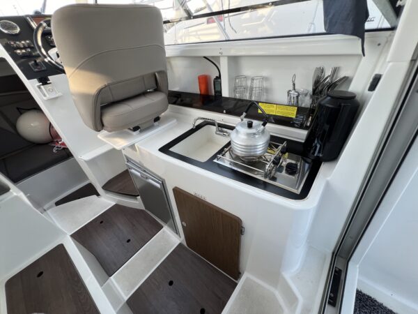 Beneteau Antares 8 - Image 10