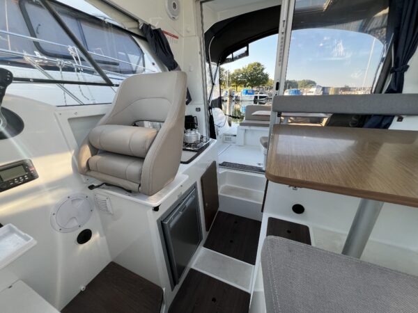 Beneteau Antares 8 - Image 14