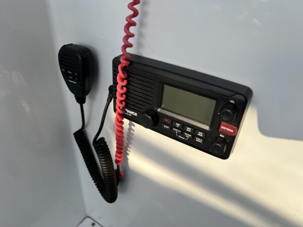Beneteau Antares 8 - Image 13
