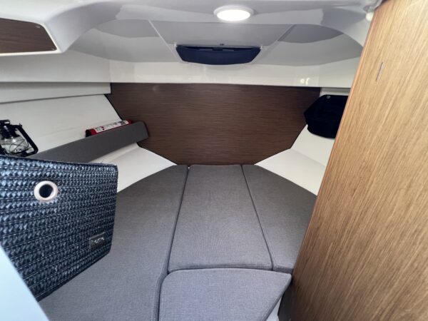 Beneteau Antares 8 - Image 16