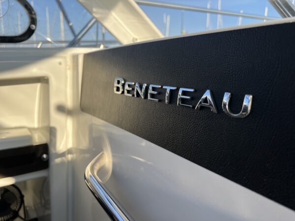 Beneteau Antares 8 - Image 5