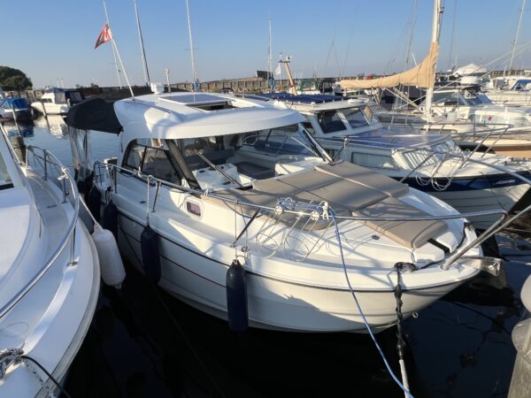 Beneteau Antares 8 - Image 2