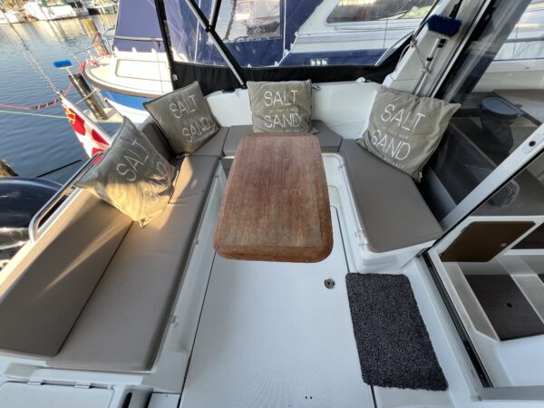 Beneteau Antares 8 - Image 7