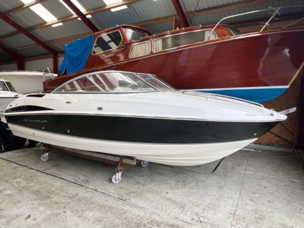 Maxum 2100SC3 V8